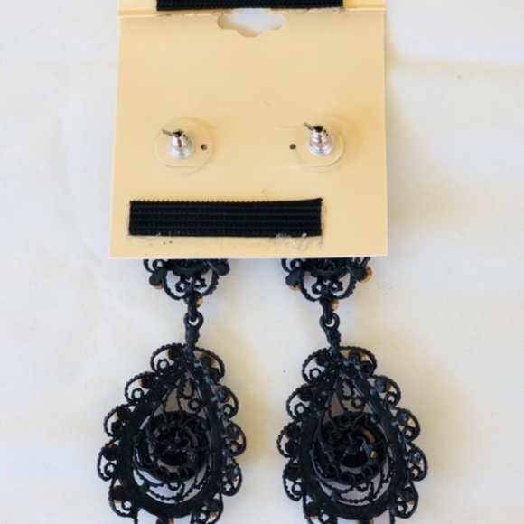 Sparkly red and black earrings - Picture 2 of 2